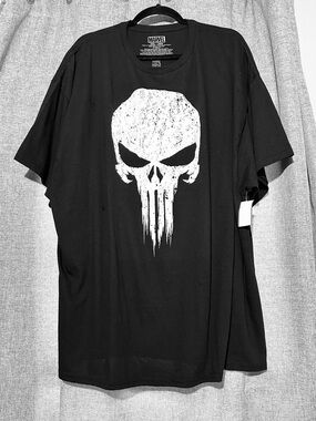 Marvel Y2K Black T-Shirt with Distressed White Punisher Skull Graphic